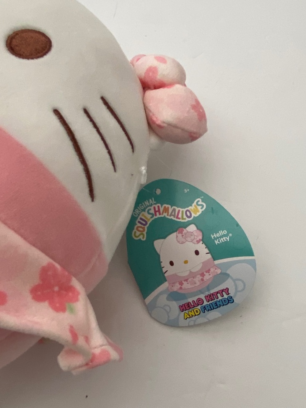 NEW HELLO KITTY Squishmallows - Picture 6 of 10